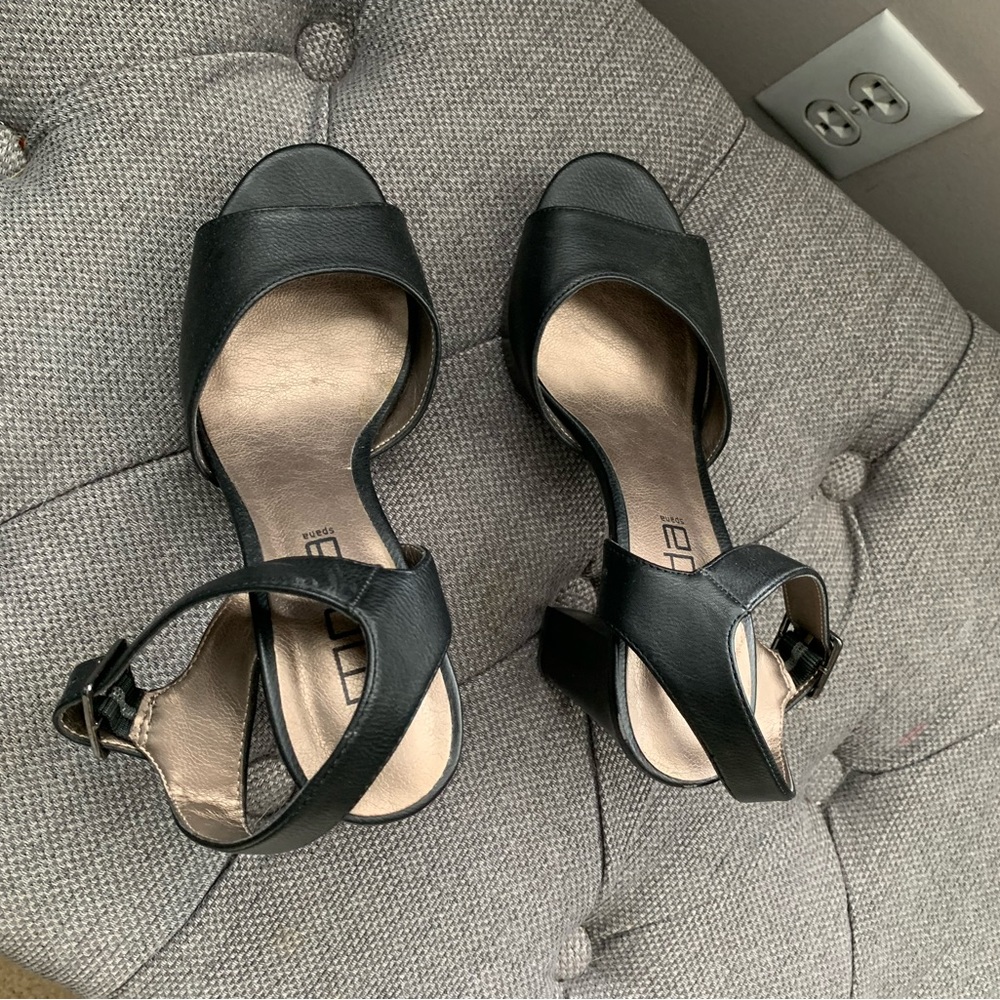 Shoes - Picture 4 of 4